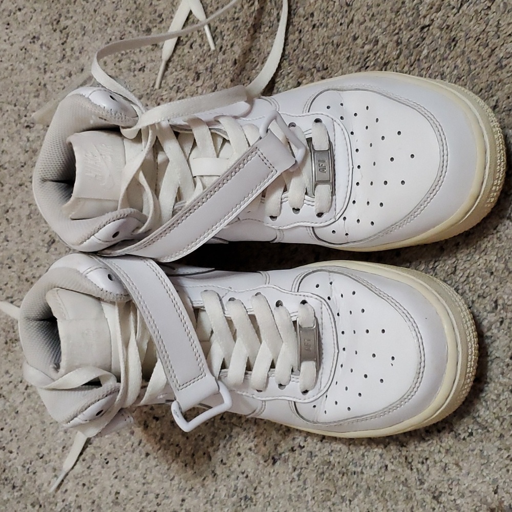 💕Hight top AF1 sz 5.5y✨️